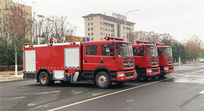 寧夏石嘴山用戶定制:3臺(tái)東風(fēng)D9泡沫消防車(8噸) 寧夏石嘴山用戶定制:3臺(tái)東風(fēng)D9泡沫消防車(8噸)